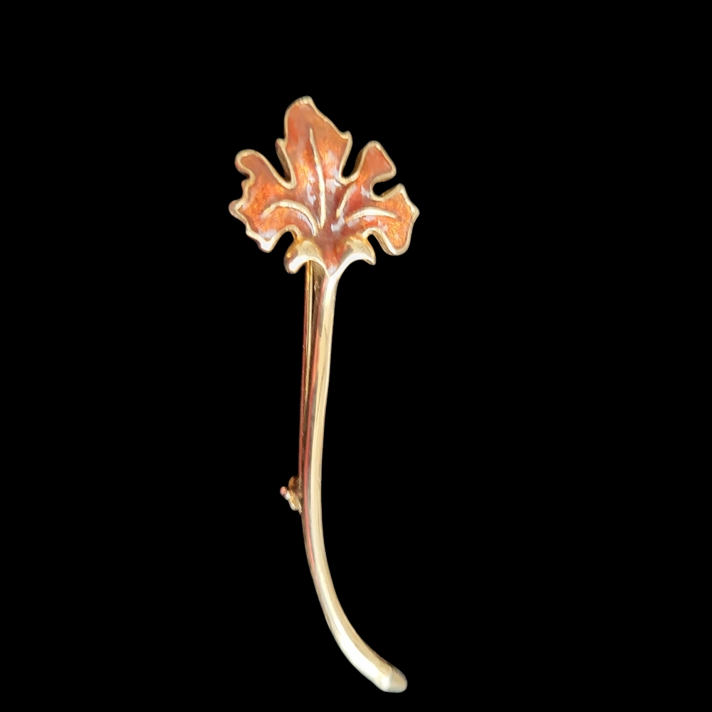 Vintage Sarah Coventry leaf broach Gold tone & enamel on leaf Signed costume pin
